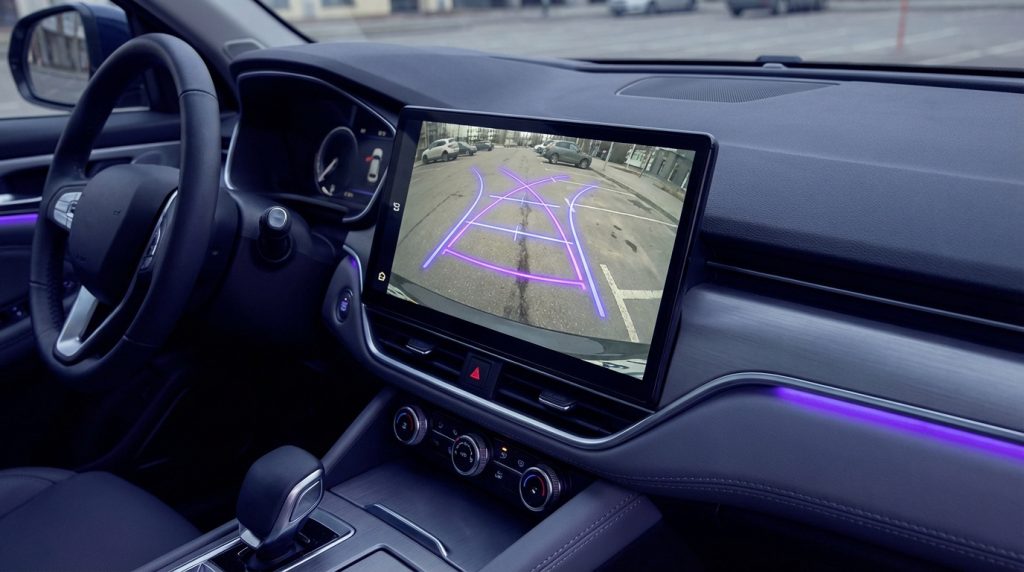 Caméra de recul installée sur une voiture, améliorant la sécurité lors des manœuvres